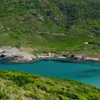 Anse d'Alisu et falaises