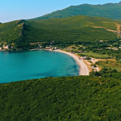 Pietracorbara plage et montagne