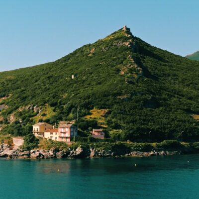 Village de Pietracorbara en été